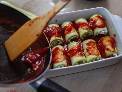 Zucchini rolls with cheese