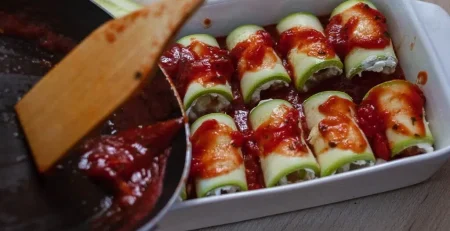 Zucchini rolls with cheese